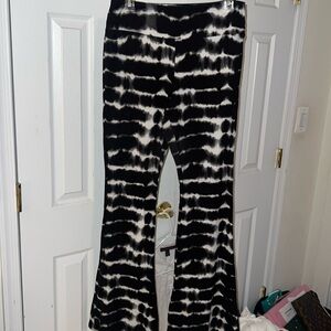 No boundaries flare pants size large (11-13)